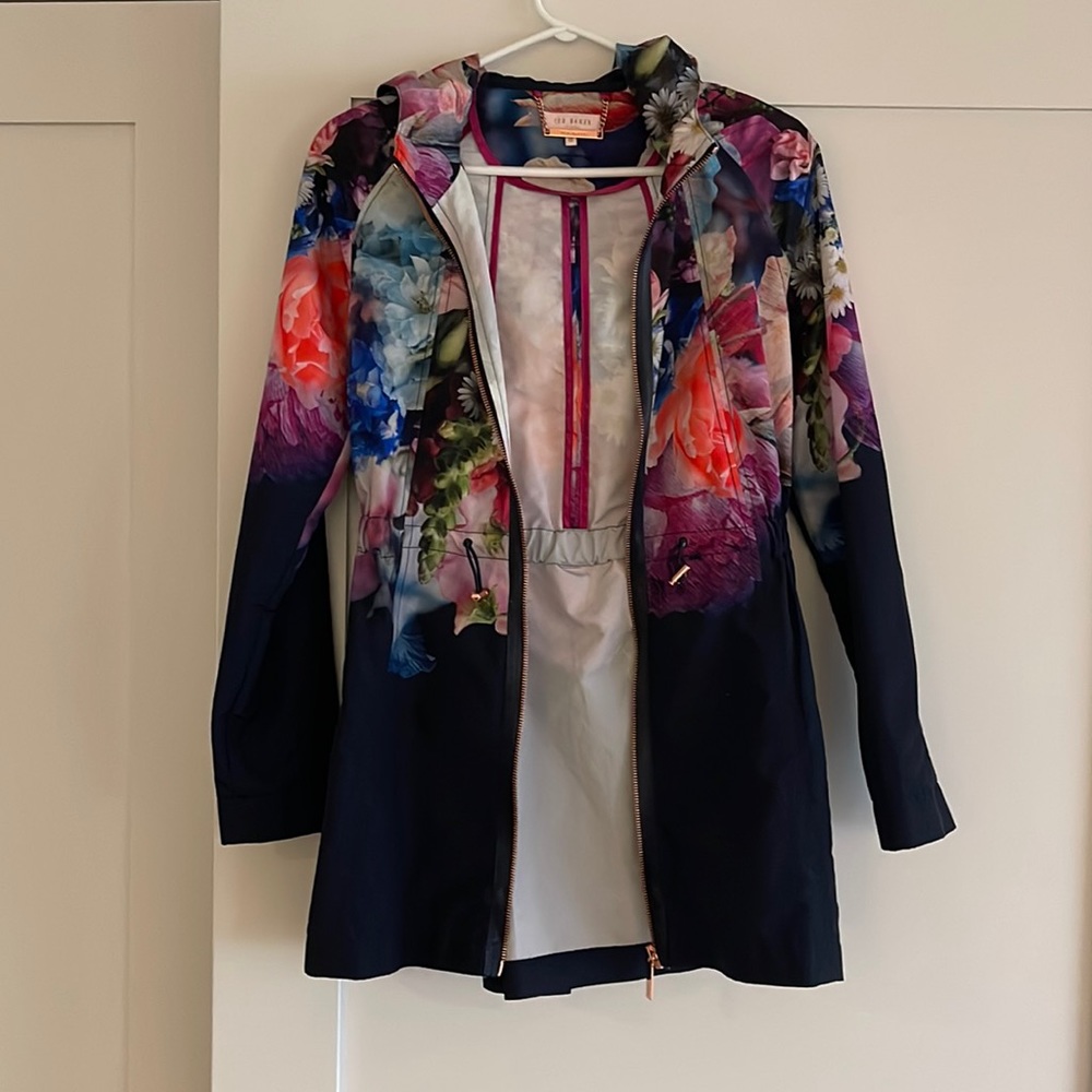 Ted Baker size 0 rain jacket. Worn 2-3x.